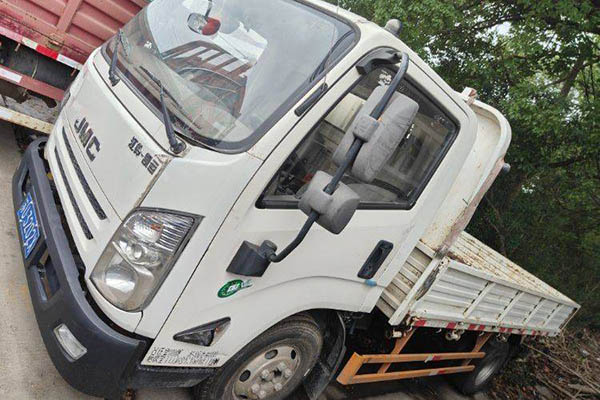 good Jiangling Kaiyun wide-body standard model, 129 horsepower, 4.1m single-row flatbed light truck, sing