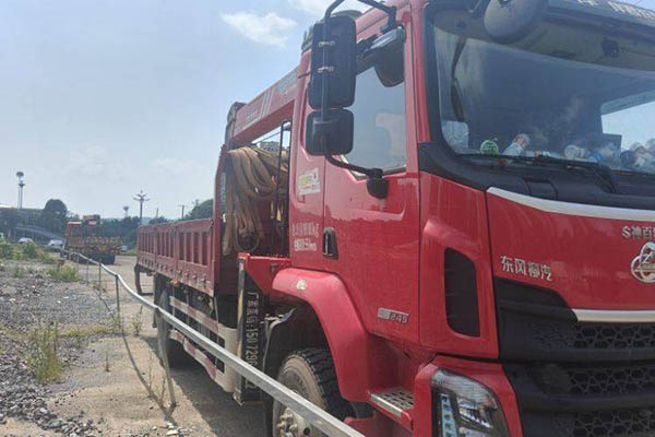 good Dongfeng Liuzhou Motor Chenglong Truck Mounted Crane New Chenglong M3 245 6 4X2