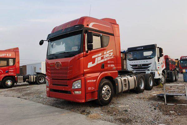 Qingdao Jiefang JH6 heavy-duty truck, Zhizun 550 ultra-light version, 550 hp, 6x4 dual-drive, used W