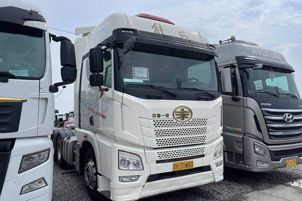 Qingdao Jiefang JH6 heavy truck, 550 hp, 6x4 dual-drive, used Xichai tractor for sale