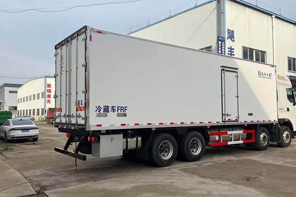 sale Dongfeng Liuzhou Motor Chenglong Refrigerated Truck Chenglong H7 580 9.6