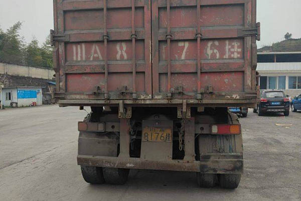 Dongfeng Liuzhou Motor Chenglong H5 heavy-duty truck, 460 hp, 6x4 tractor (National V) dual-drive, u in China