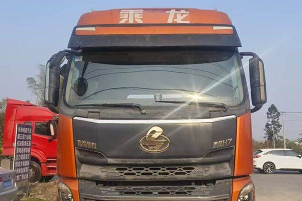 Dongfeng Liuzhou Motor Chenglong H7 heavy-duty truck, 460 hp, 6x4 tractor (National V) dual-drive, u in China