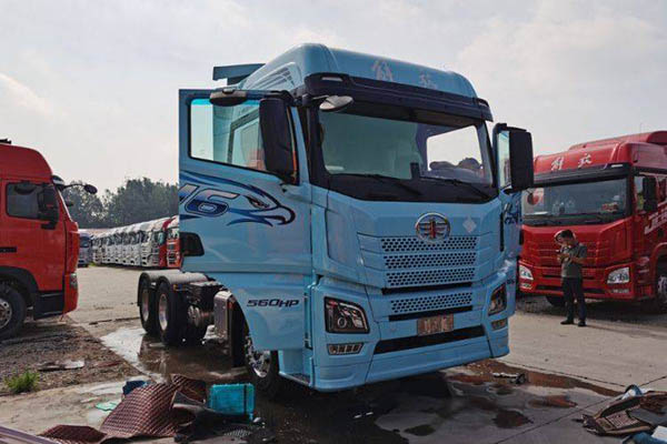 good Qingdao Jiefang JH6 heavy-duty truck, Smart Edition, 560 hp, 6x4, LNG dual-drive, used tractor unit