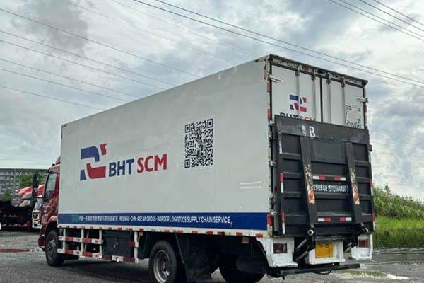 Dongfeng Liuzhou Motor Chenglong M3 medium truck, 200 hp, 4x2, 7.8m (National V) standard, single-axle, Yuchai used truck in China