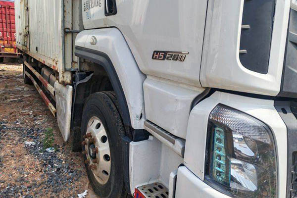 good Dongfeng Liuzhou Motor Chenglong H5 260HP 4X2 9.7m Box Truck (China VI Emission Standard) Single Axl