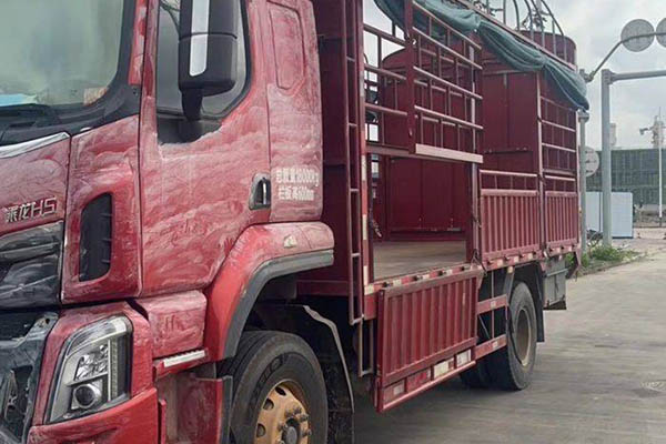 good Dongfeng Liuzhou Motor Chenglong H5 270hp 4x2 6.2m Stake Truck (China VI Emission Standard) Single Axle Yuchai Used Truck