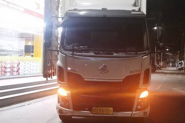 Dongfeng Liuzhou Motor's new Chenglong M3 medium-duty truck, 200 hp, 4x2, truck chassis (China for sale