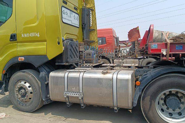 Dongfeng Liuzhou Motor Chenglong H7 heavy-duty truck, 520 hp, 6x4 tractor (hydraulic retarder), Chin