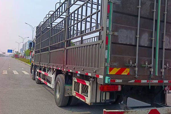 Qingdao Jiefang JH6 heavy-duty truck, Pilot Edition 2.0, 320 hp, 6x2, 9.4m, slatted truck, used Xich for sale
