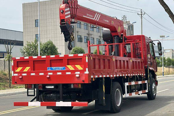 sale Dongfeng Liuzhou Chenglong Truck Crane Chenglong M3 240 6 4X2