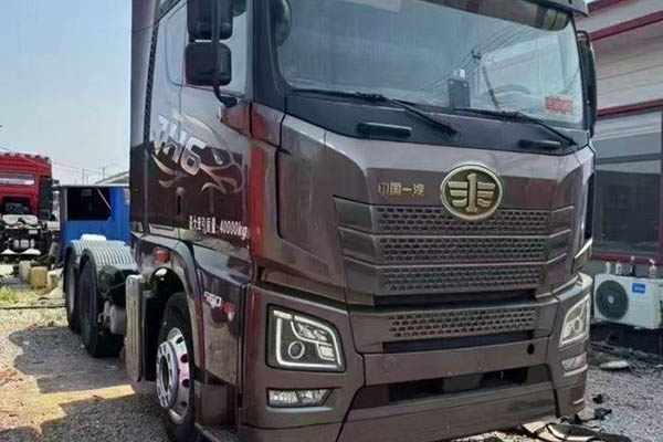 good Qingdao Jiefang JH6 heavy-duty truck, Pilot Edition, 560 hp, 6x4 dual-drive, used Xichai tractor