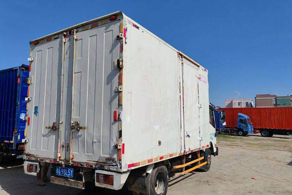 Jiangling Shunda wide-body, 116 hp, 4.07 m single-row van light truck, single axle. Used Jiangxi Isu in China