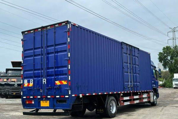 Dongfeng Liuzhou Motor Chenglong H5 medium-duty truck, 245 hp, 4x2, 9.7m (China VI) single-axle, Yuchai used truck in China