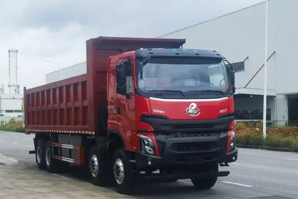 The Chenglong H7 pure electric dump trucks powerful performance makes it a powerful tool for mining and urban construction.