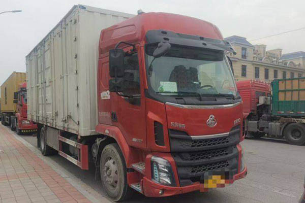 Dongfeng Liuzhou Motor's new Chenglong M3 medium-duty truck, 195 horsepower, 4x2, 6.8m (China V