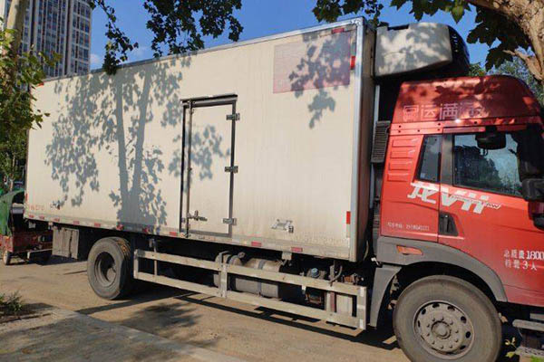 Qingdao Jiefang Dragon VH medium truck, 220 hp, 4x2, 6.75m single-axle van, used Xichai truck for sale