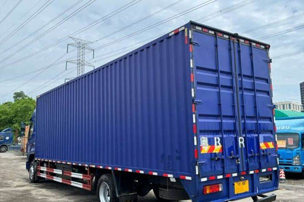 Dongfeng Liuzhou Motor Chenglong H5 medium-duty truck, 245 hp, 4x2, 9.7m (China VI) single-axle, Yuchai used truck for sale