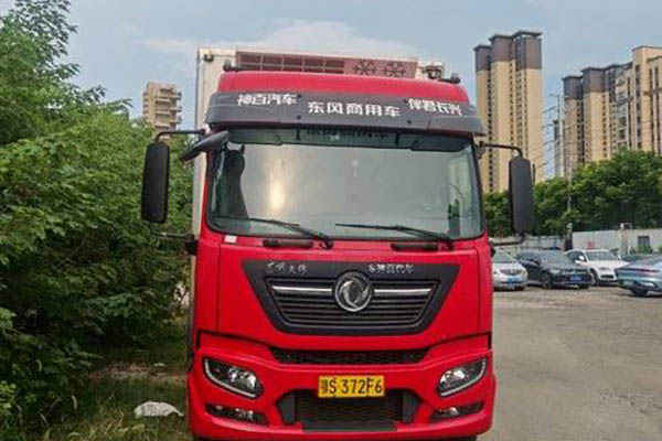 Dongfeng Tianjin 260hp refrigerated truck