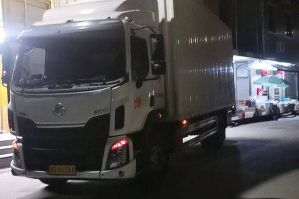 sale Dongfeng Liuzhou Motor's new Chenglong M3 medium-duty truck, 200 hp, 4x2, truck chassis (China