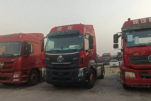 Dongfeng Liuzhou Motor Chenglong H5 heavy-duty truck, 350hp, 4x2 LNG tractor (China VI), single-axle