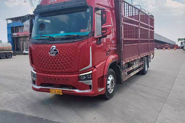 Dongfeng Liuzhou Motor Chenglong H5V 290HP 4x2 6.8m Stake Truck (China VI Emission Standard) Single for sale