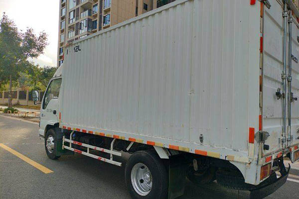 Jiangling Xin Kaiyun 116HP 4.1m single-row van light truck with single axle. Used Qingling Isuzu truck in China