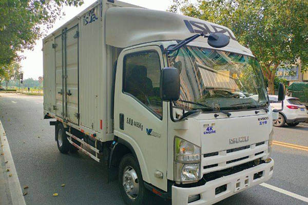 Jiangling Xin Kaiyun luxury model 116 horsepower 4m single-row van light truck single-axle Qingling Isuzu used truck for sale