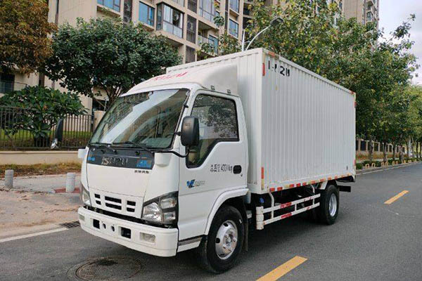 Jiangling Xin Kaiyun 116HP 4.1m single-row van light truck with single axle. Used Qingling Isuzu truck