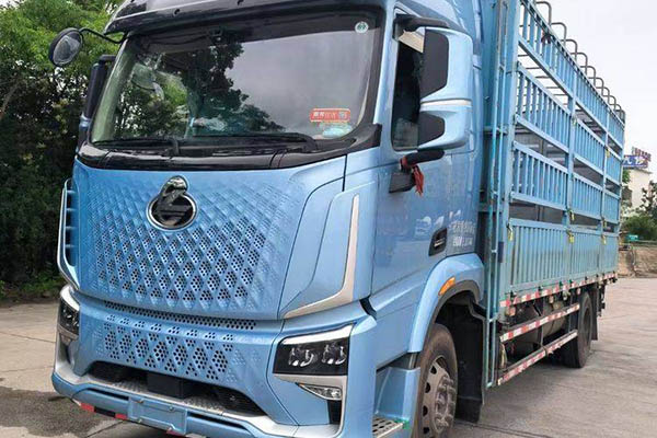 Dongfeng Liuzhou Motor Chenglong H5 medium-duty truck, 290 hp, 4x2, 6.8m grid-type truck (China VI emission standards), single-axle, used Yuchai truck.