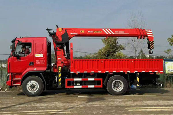 Dongfeng Liuzhou Chenglong M3 240 4.6 4X2 Truck-Mounted Crane for sale