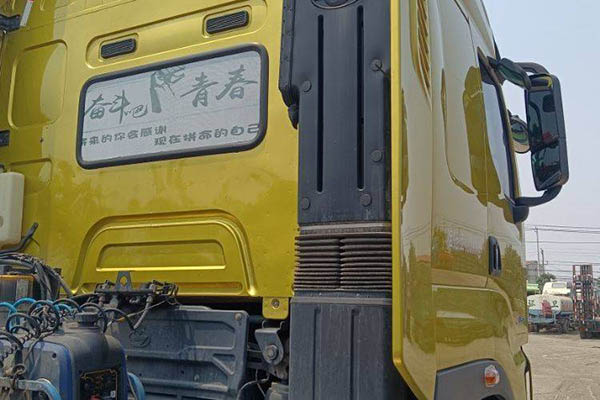 Dongfeng Liuzhou Motor Chenglong H7 heavy-duty truck, 520 hp, 6x4 tractor (hydraulic retarder), Chin for sale