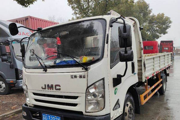 Jiangling Kaiyun wide-body standard model, 129 horsepower, 4.1m single-row flatbed light truck, sing
