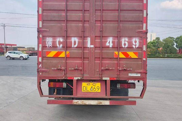Dongfeng Liuzhou Motor Chenglong H5V 290HP 4x2 6.8m Stake Truck (China VI Emission Standard) Single in China