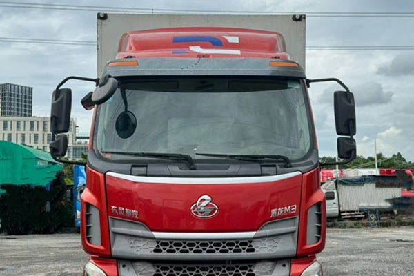 Dongfeng Liuzhou Motor Chenglong M3 medium truck, 200 hp, 4x2, 7.8m (National V) standard, single-axle, Yuchai used truck for sale