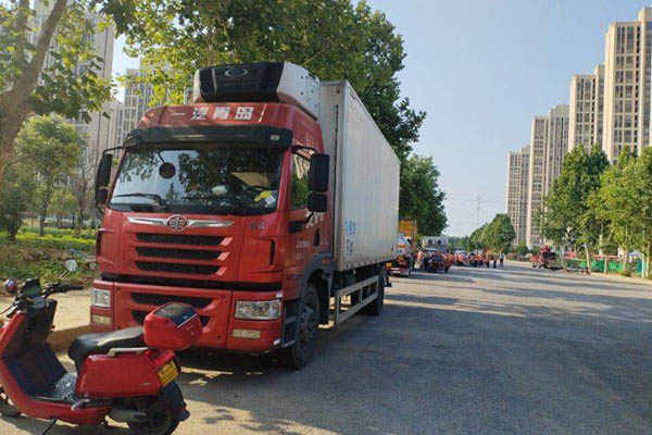 Qingdao Jiefang Dragon VH medium truck, 220 hp, 4x2, 6.75m single-axle van, used Xichai truck