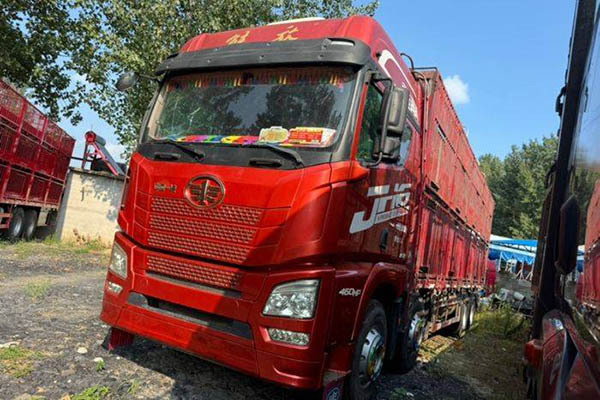 Qingdao Jiefang JK6 medium truck, 240 hp, 4x2, 9.78m single-axle van, used Dachai truck