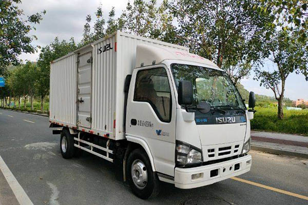 good Jiangling Xin Kaiyun 116HP 4.1m single-row van light truck with single axle. Used Qingling Isuzu truck
