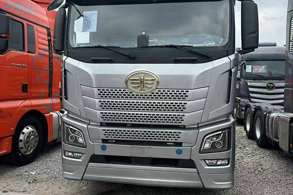 good Qingdao Jiefang JH6 heavy-duty truck, 610 hp, 6x4, AMT, dual-drive, used Weichai tractor