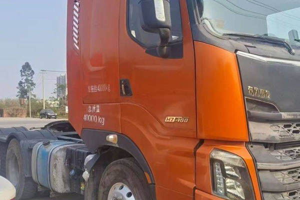 Dongfeng Liuzhou Motor Chenglong H7 heavy-duty truck, 460 hp, 6x4 tractor (National V) dual-drive, u for sale