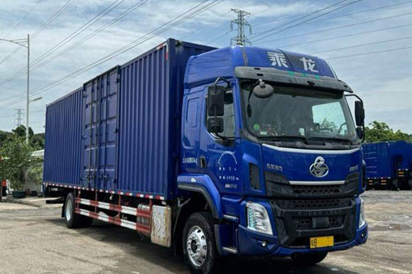 Dongfeng Liuzhou Motor Chenglong H5 medium-duty truck, 245 hp, 4x2, 9.7m (China VI) single-axle, Yuchai used truck