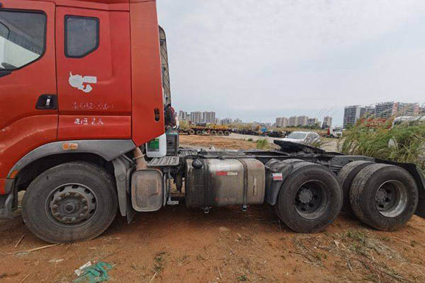 Dongfeng Liuzhou Motor Chenglong H7 heavy-duty truck, 480 hp, 6x4 tractor (National IV standard), du for sale