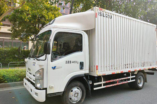 Jiangling Xin Kaiyun luxury model 116 horsepower 4m single-row van light truck single-axle Qingling Isuzu used truck in China