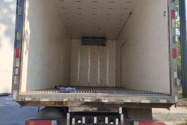 Qingdao Jiefang Dragon VH medium truck, 220 hp, 4x2, 6.75m single-axle van, used Xichai truck in China