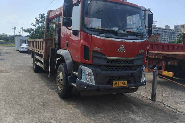 Dongfeng Liuzhou Motor Chenglong Truck Mounted Crane New Chenglong M3 200 6 4X2