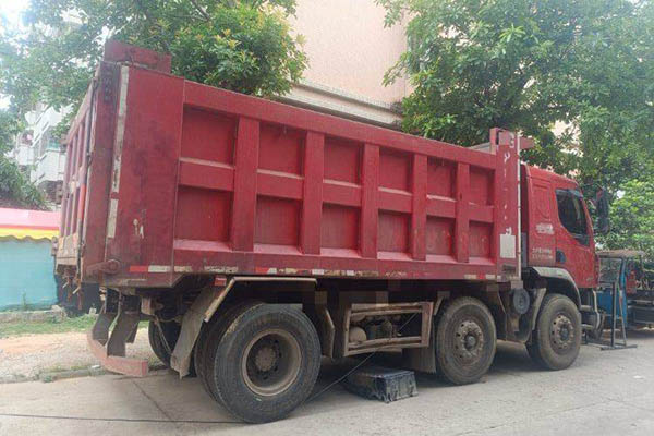 Dongfeng Liuzhou Motor New Chenglong M3 220HP 6X2 4.8m dump truck (National V) with front and rear 4 for sale