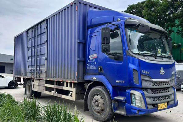 Dongfeng Liuzhou Motor Chenglong M3 medium truck, 180 hp, 4x2, 7.65m (National V) single-axle, Yuchai used truck for sale