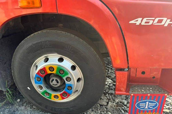 Used Qingdao Jiefang JH6 heavy-duty truck, 460 hp, 8x4, 9.4m livestock and poultry truck in China