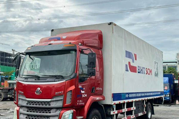 good Dongfeng Liuzhou Motor Chenglong M3 medium truck, 200 hp, 4x2, 7.8m (National V) standard, single-axle, Yuchai used truck