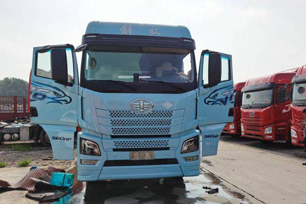 Qingdao Jiefang JH6 heavy-duty truck, Smart Edition, 560 hp, 6x4, LNG dual-drive, used tractor unit for sale